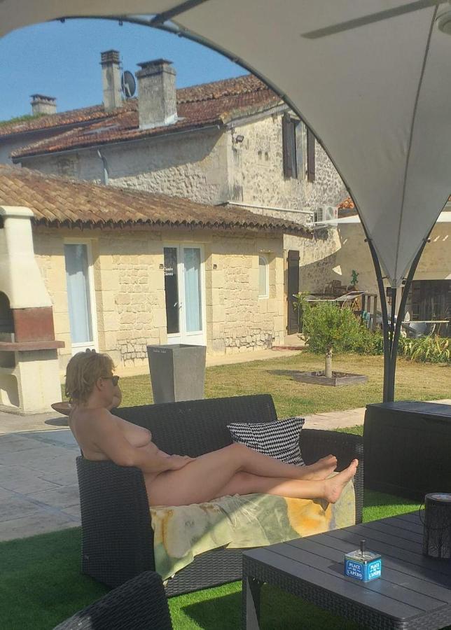 Chambre D'Hotes Naturiste Le Jardin Des Hirondelles Blanzaguet-Saint-Cybard Exteriér fotografie