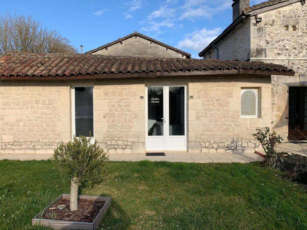 Chambre D'Hotes Naturiste Le Jardin Des Hirondelles Blanzaguet-Saint-Cybard Exteriér fotografie