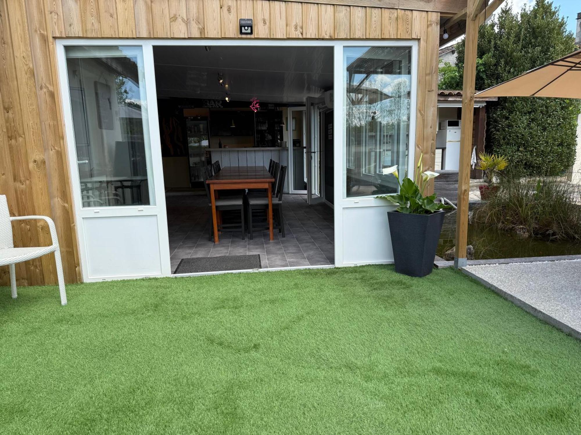 Chambre D'Hotes Naturiste Le Jardin Des Hirondelles Blanzaguet-Saint-Cybard Exteriér fotografie